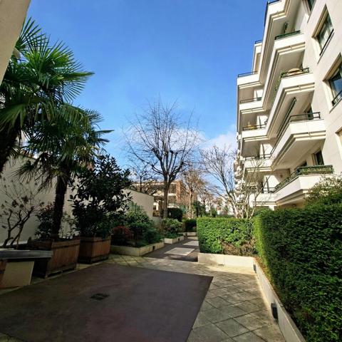 Grand F2 Parfait Etat au soleil étage élevé deux balcons