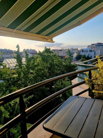 Grand F2 Parfait Etat au soleil étage élevé deux balcons