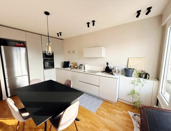 Grand F2 Parfait Etat au soleil étage élevé deux balcons