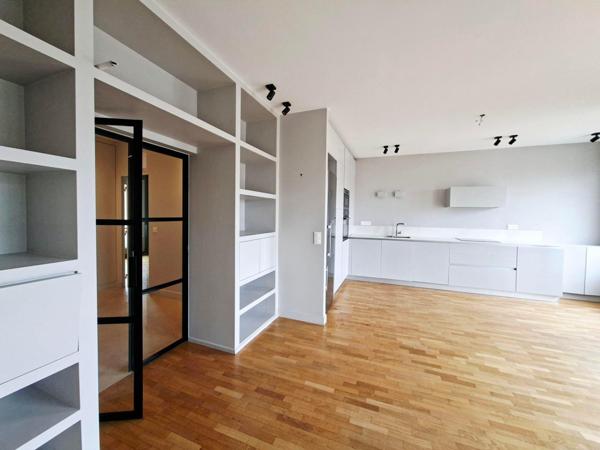 Grand F2 Parfait Etat au soleil étage élevé deux balcons