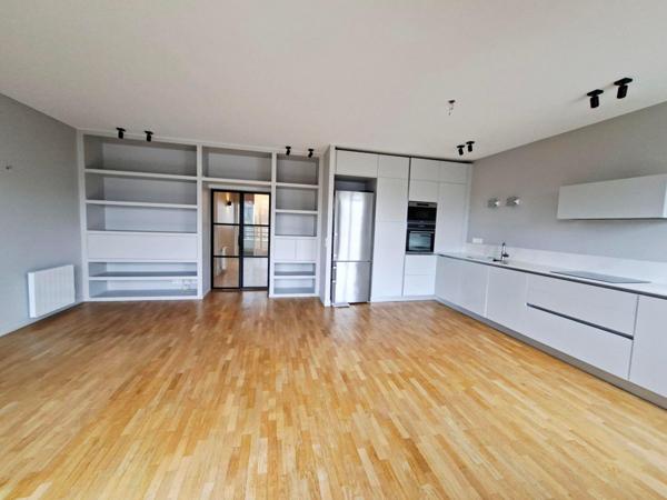 Grand F2 Parfait Etat au soleil étage élevé deux balcons