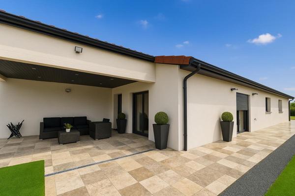 Plain-pied 2021 ,Lumineuse & clé en main .Secteur recherché de Villerest