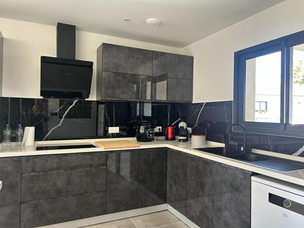 Plain-pied 2021 ,Lumineuse & clé en main .Secteur recherché de Villerest