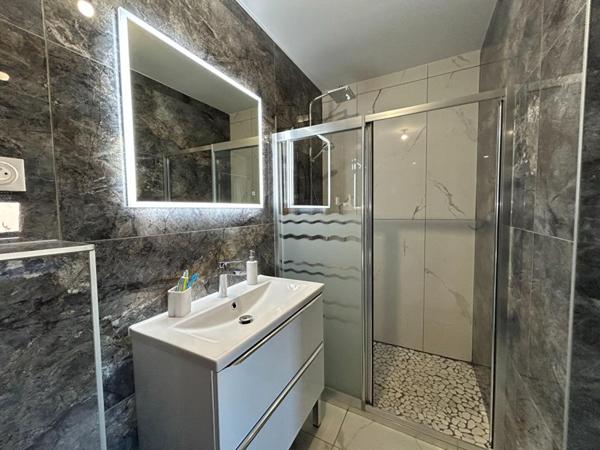 Plain-pied 2021 ,Lumineuse & clé en main .Secteur recherché de Villerest