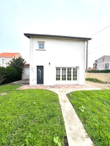 Maison à vendre 6 pièces SAINTES (17)