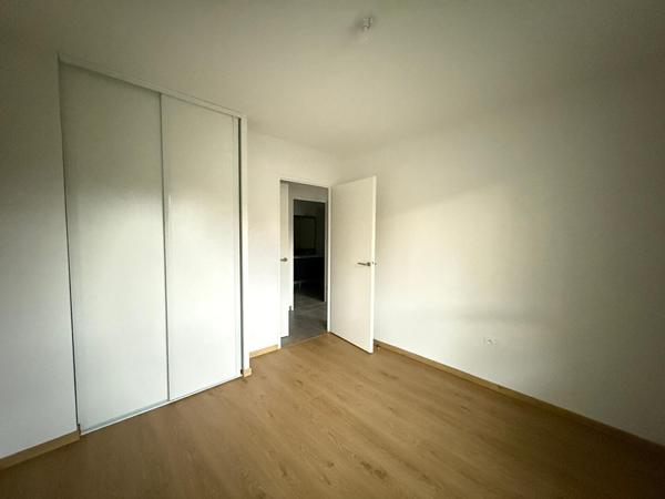 A LOUER - MURET Quartier Vasconia - Appartement T3 de 58 m² avec cuisine équipée et 2 parkings en sous sol dans résidence sécurisée - G1285-FG