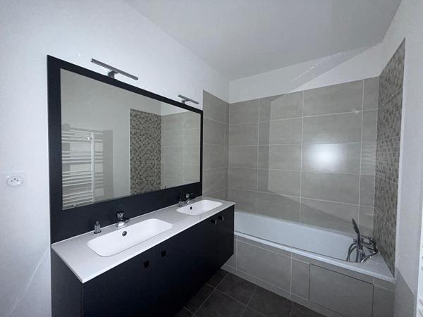 A LOUER - MURET Quartier Vasconia - Appartement T3 de 58 m² avec cuisine équipée et 2 parkings en sous sol dans résidence sécurisée - G1285-FG