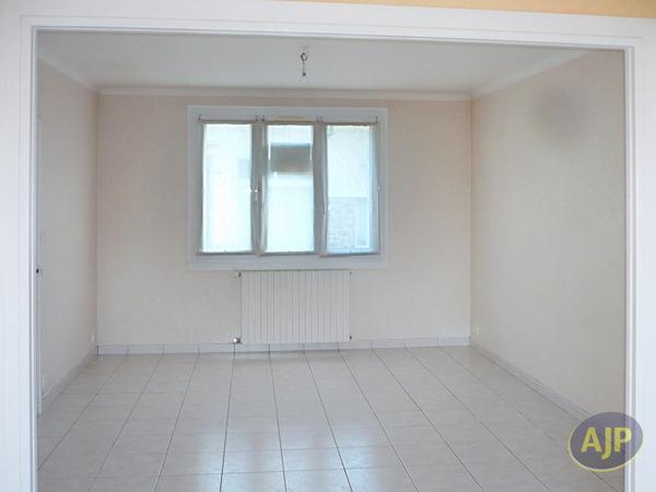 Maison à louer Cholet : 4 pièces, 96m² avec 3 chambre(s) à 980€ - AJP Immobilier Cholet