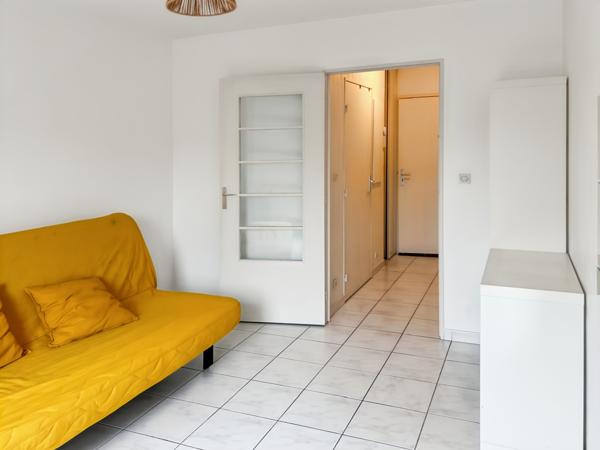 Aix-en-Provence (13090) A Louer - T1 avec place de parking privée - AIX EN PROVENCE