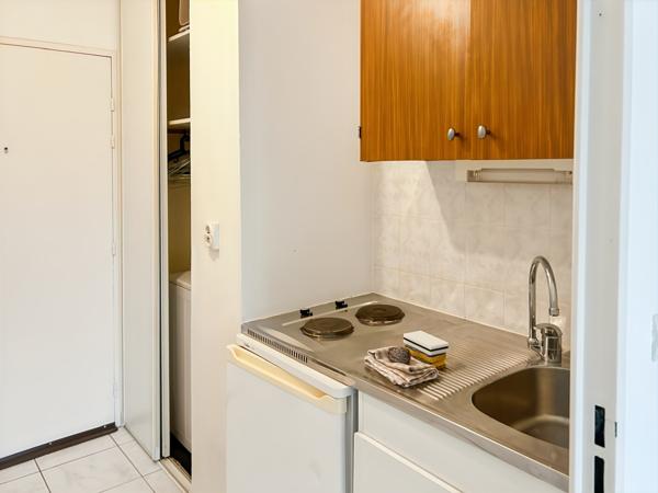 Aix-en-Provence (13090) A Louer - T1 avec place de parking privée - AIX EN PROVENCE