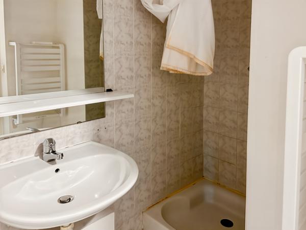 Aix-en-Provence (13090) A Louer - T1 avec place de parking privée - AIX EN PROVENCE