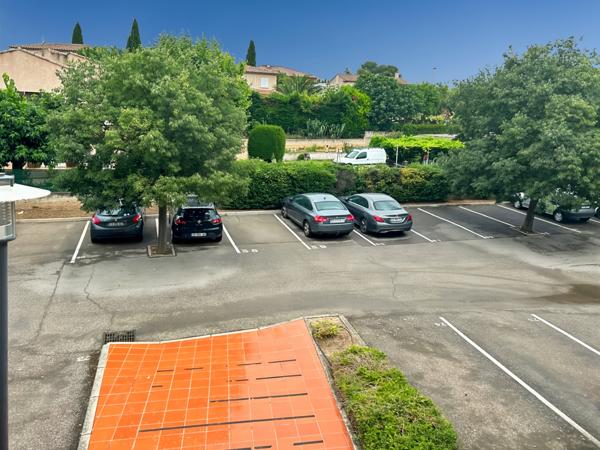 Aix-en-Provence (13090) A Louer - T1 avec place de parking privée - AIX EN PROVENCE