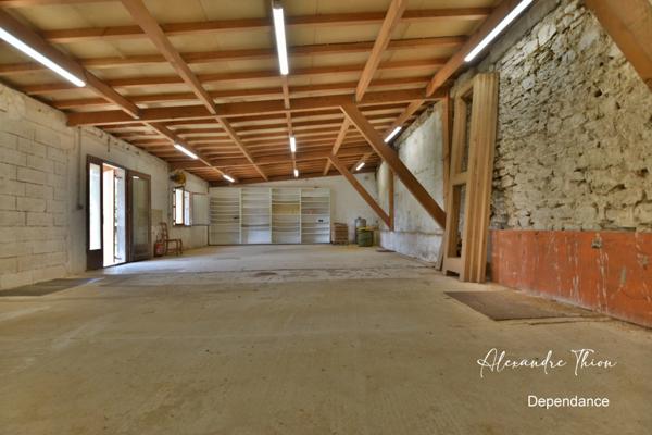 Maison à vendre 23 pièces JUJURIEUX (01)