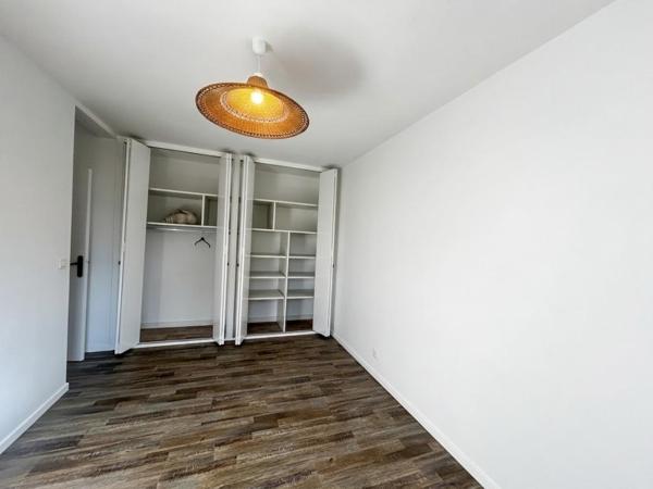 EXCLUSIVITÉ ,T2 spacieux entièrement rénové de 65,26 m² avec parking privatif