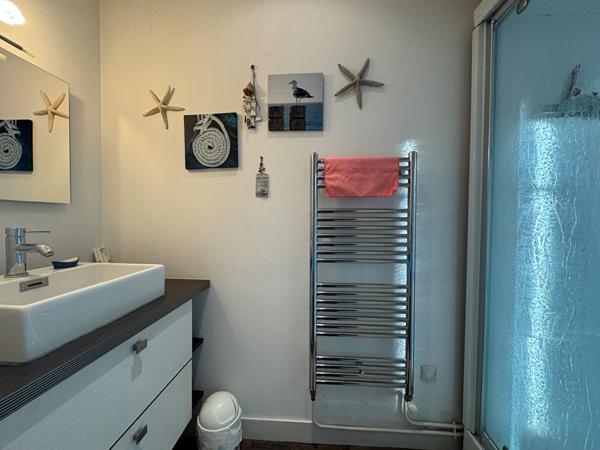 A vendre, superbe MAISON BOURGEOISE de 235 m2 avec grand jardin, piscine et stationnements