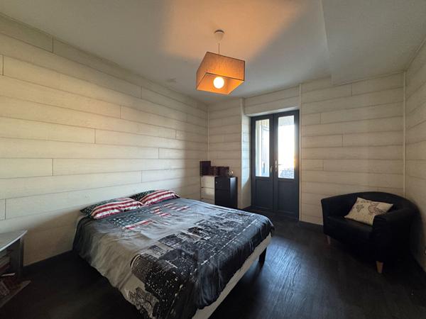 A vendre, superbe MAISON BOURGEOISE de 235 m2 avec grand jardin, piscine et stationnements