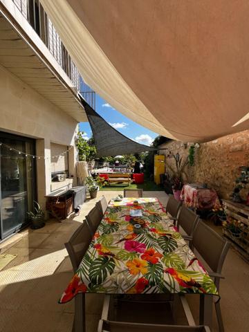 A vendre, superbe MAISON BOURGEOISE de 235 m2 avec grand jardin, piscine et stationnements