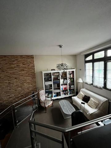 A vendre, superbe MAISON BOURGEOISE de 235 m2 avec grand jardin, piscine et stationnements