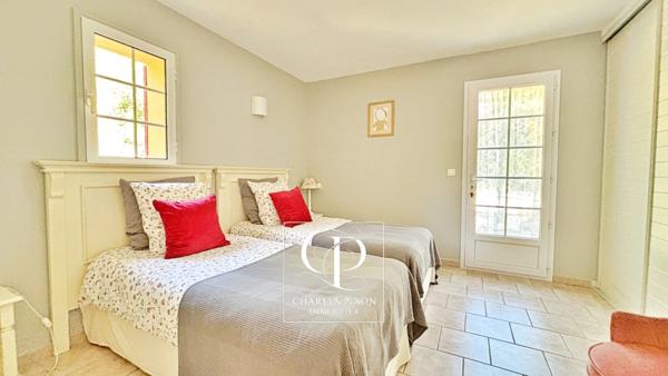 Maison à vendre 7 pièces ROGNES (13)