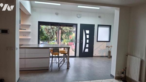 Sur la commune de DRANCY (Seine-Saint-Denis) Maison de 4 pièces principales 