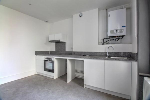Location                                                      Appartement
                        
                     3 pièces                      67 m2                     à Saint-Chamond