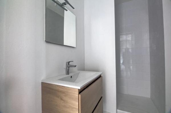 Location                                                      Appartement
                        
                     3 pièces                      67 m2                     à Saint-Chamond