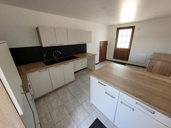 Maison 91m² hab, cuis,s/séjour, 3 ch + cave dépendance / terrain 694m²