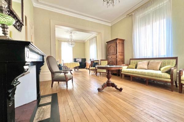 AMIENS (80000) MAISON DE VILLE - MAISON D'HÔTES - HÔTEL PARTICULIER - CENTRE VILLE - RARE - 6 CHAMBRES - ANNEXE - COUR - CAVE