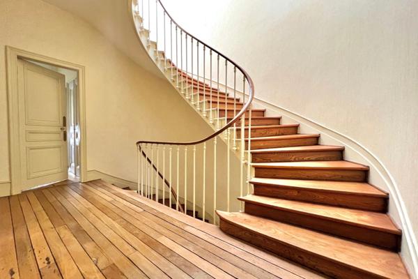 AMIENS (80000) MAISON DE VILLE - MAISON D'HÔTES - HÔTEL PARTICULIER - CENTRE VILLE - RARE - 6 CHAMBRES - ANNEXE - COUR - CAVE