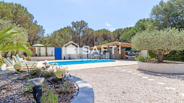 Plain-pied, piscine et dépendance
