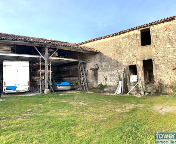 BEAUVAIS SUR MATHA 17490 - Maison à rénover de 200 m² env. sur un terrain de 830 m² avec 2 dépendances ..