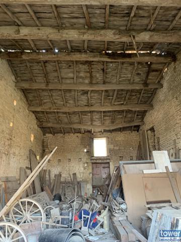 BEAUVAIS SUR MATHA 17490 - Maison à rénover de 200 m² env. sur un terrain de 830 m² avec 2 dépendances ..