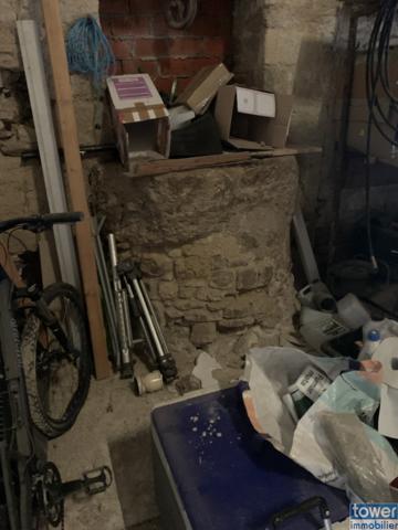 BEAUVAIS SUR MATHA 17490 - Maison à rénover de 200 m² env. sur un terrain de 830 m² avec 2 dépendances ..