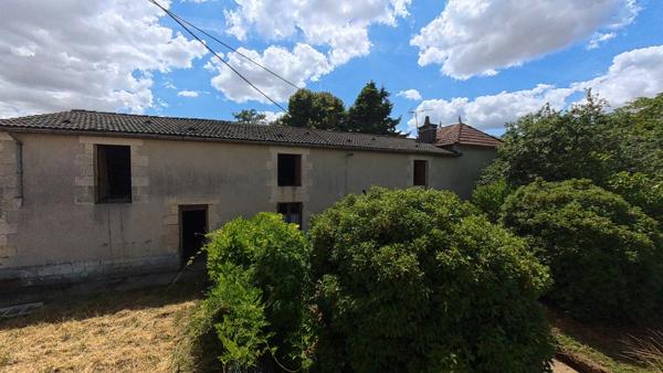 Ferme
                                                                                                                                                                                                                                                                                                                        6 pièce(s)                                                                                                                                                                                                          2 chambre(s)                                                                                                                                                                                                          106  m²