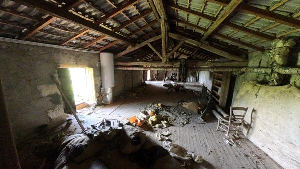 Ferme
                                                                                                                                                                                                                                                                                                                        6 pièce(s)                                                                                                                                                                                                          2 chambre(s)                                                                                                                                                                                                          106  m²