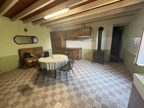 Ferme
                                                                                                                                                                                                                                                                                                                        6 pièce(s)                                                                                                                                                                                                          2 chambre(s)                                                                                                                                                                                                          106  m²