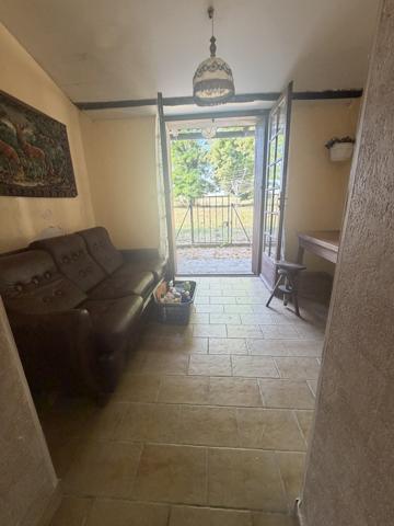 Ferme
                                                                                                                                                                                                                                                                                                                        6 pièce(s)                                                                                                                                                                                                          2 chambre(s)                                                                                                                                                                                                          106  m²