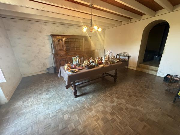 Ferme
                                                                                                                                                                                                                                                                                                                        6 pièce(s)                                                                                                                                                                                                          2 chambre(s)                                                                                                                                                                                                          106  m²