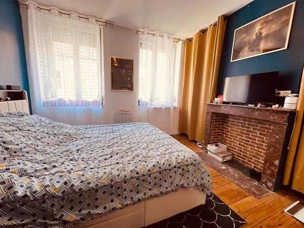 Maison à Calais, place crève-coeur de 123 m2, 4 chambres + bureau + cour