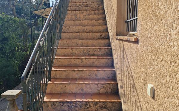 Appartement à louer    4 pièces • 119 m2 Châteauneuf-Grasse