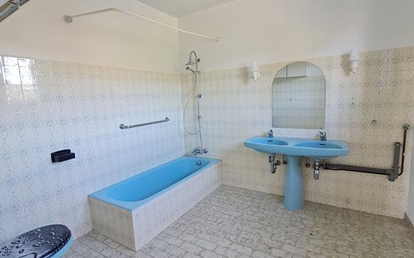 Appartement à louer    4 pièces • 119 m2 Châteauneuf-Grasse