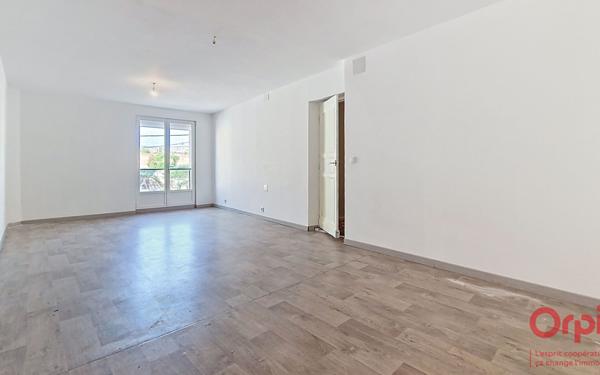 Maison à vendre    6 pièces •  Salses-le-Château