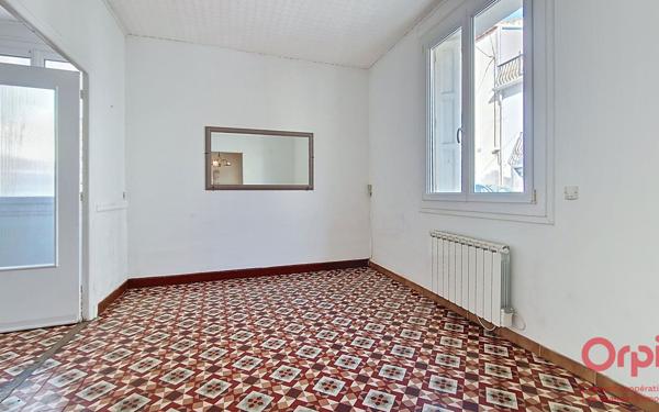 Maison à vendre    6 pièces •  Salses-le-Château