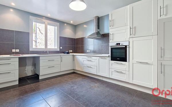 Maison à vendre    6 pièces •  Salses-le-Château