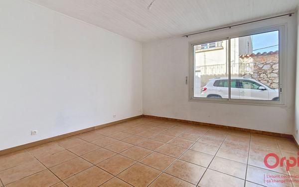 Maison à vendre    6 pièces •  Salses-le-Château