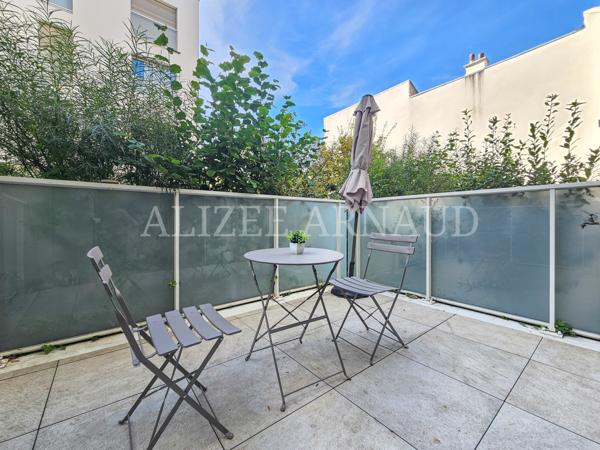 Appartement
         3 pièces
        - 70 m² 420 000 € *