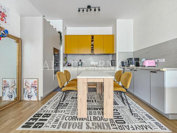 Appartement
         3 pièces
        - 70 m² 420 000 € *