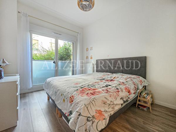 Appartement
         3 pièces
        - 70 m² 420 000 € *