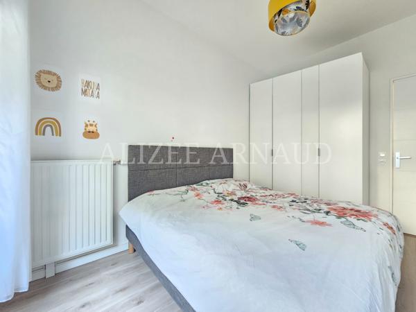 Appartement
         3 pièces
        - 70 m² 420 000 € *