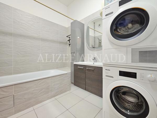 Appartement
         3 pièces
        - 70 m² 420 000 € *